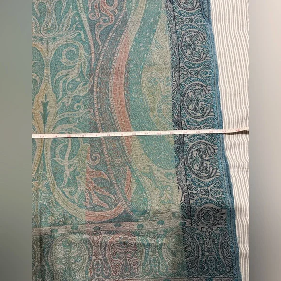 Met Museum Elegant Paisley Women's silk / wool blend Shawl roughly 27”x80” - Picture 6 of 10